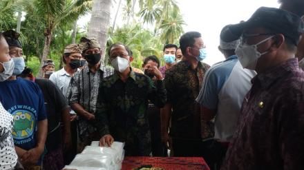 Kunjungan Gubernur Bali di Desa Les